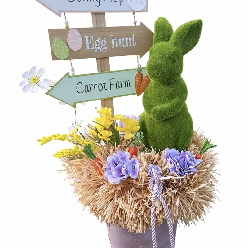 Húsvéti nyuszi dekoráció virágokkal és táblákkal