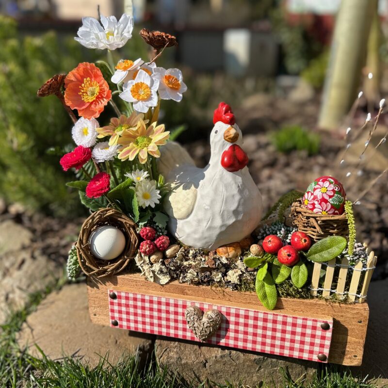 Virágos Húsvéti Tyúk Kompozíció